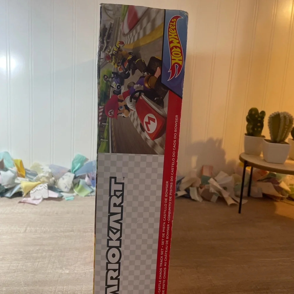 Hot Wheels Mario Kart Bowser’s Castle Chaos with Yoshi NEW - Picture 6 of 7